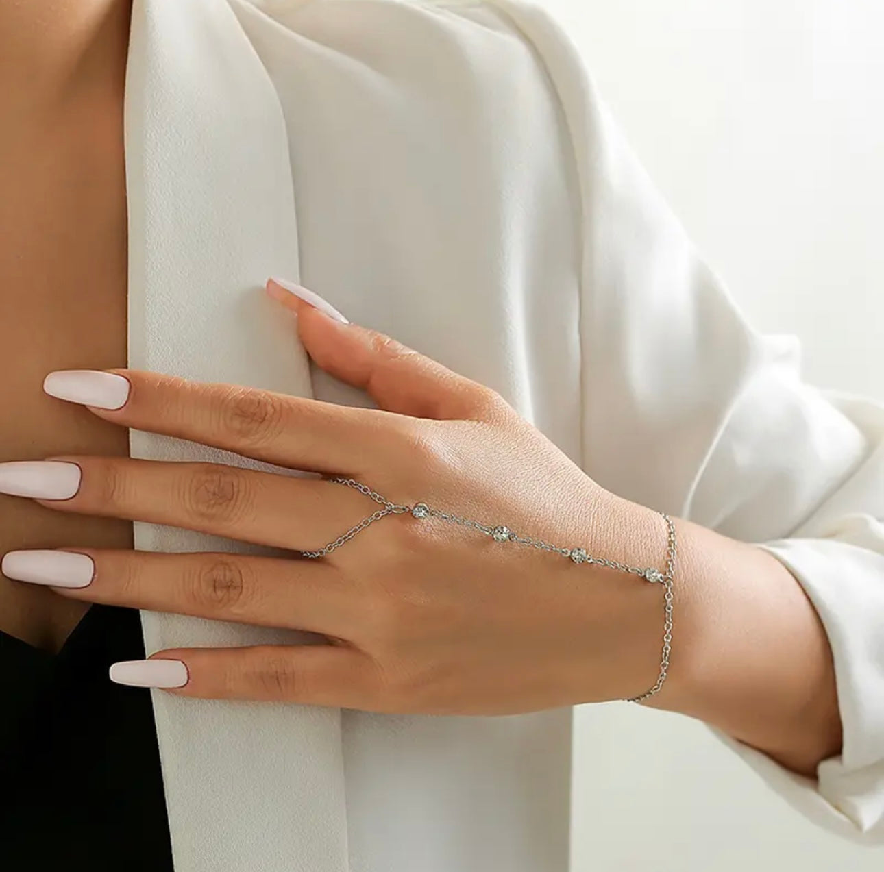 AMAYA HAND CHAIN