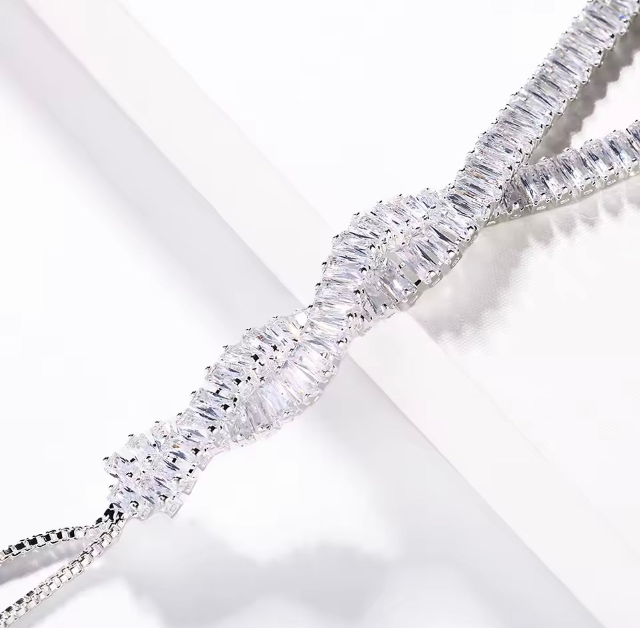 AMOUR HAND CHAIN